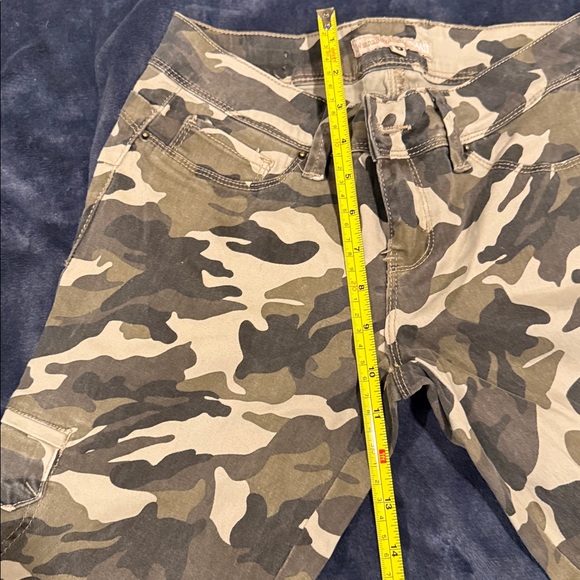Camo jeans size 3 - Picture 6 of 6